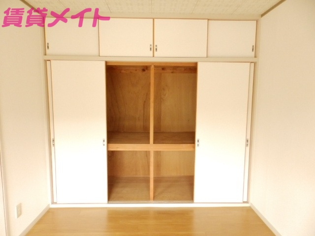 収納　同型参考写真