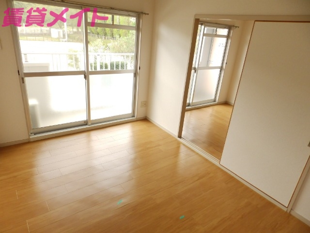 居室・リビング　同型参考写真