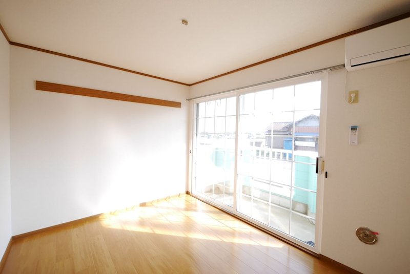 居室・リビング　南側洋室６帖