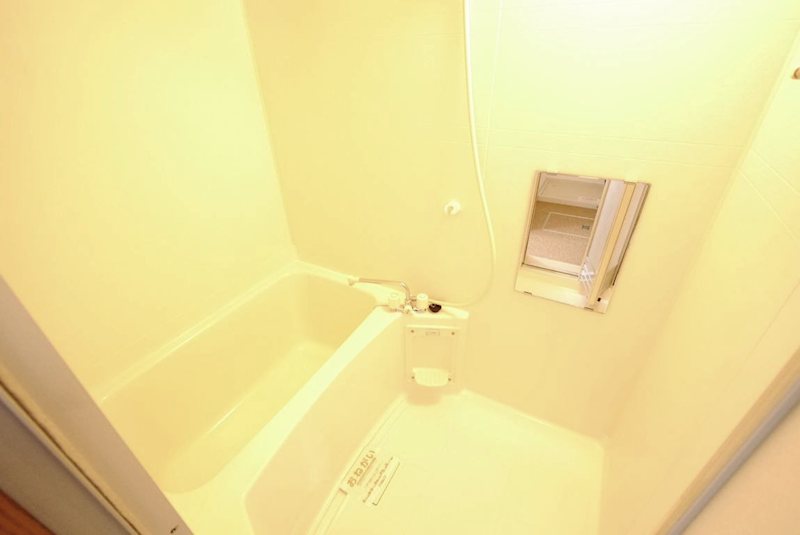 バス・シャワールーム　シャワー