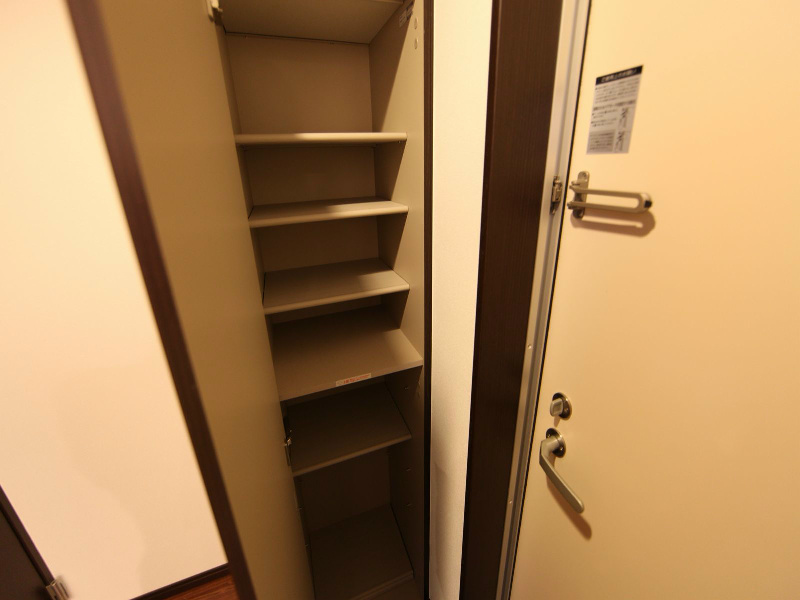 玄関　玄関　シューズボックス付（収納充実してます）