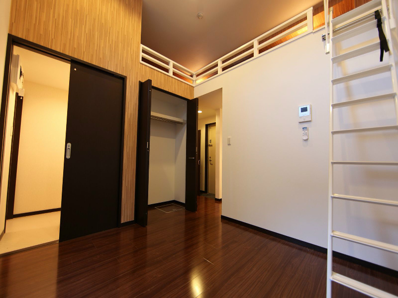 居室・リビング　洋室8.8帖　ロフト6.4帖（収納でもお部屋でも使えます）