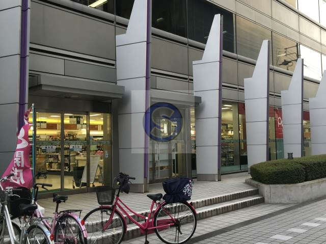 スーパー　Maxvalu Express西梅田店（スーパー）まで208m
