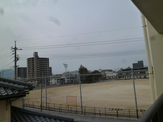 バルコニー　202号ですが、3階のお部屋になり見晴らしも良いです。