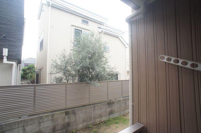 眺望　バルコニーからの景色です！圧迫感がないので暮らしやすい♪