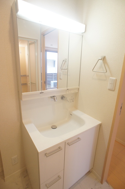 洗面設備　独立洗面台なら落ち着いて身支度ができます☆