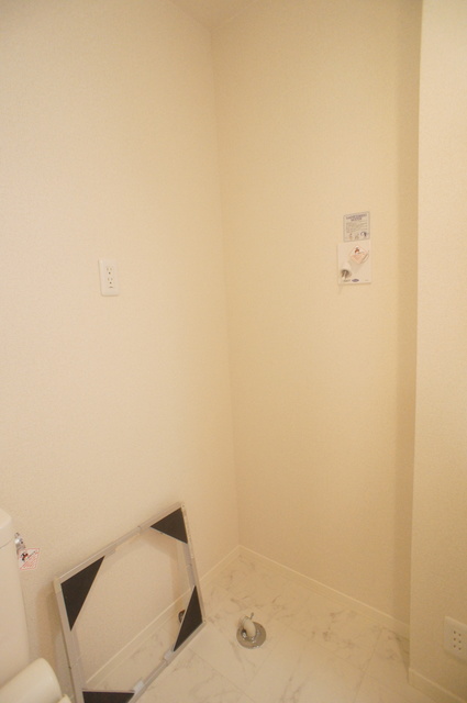 その他　洗濯機置き場は室内にあるので雨に濡れる心配はありません。