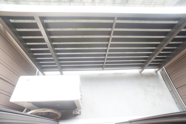 バルコニー　バルコニーがあるので洗濯物を太陽の下で干すことができます♪