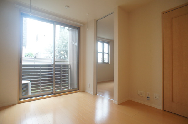 居室・リビング　広いリビングダイニングはゆったりくつろげる憩いの空間♪