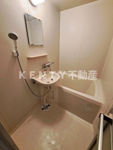 バス・シャワールーム　コンパクトで使いやすいお風呂です