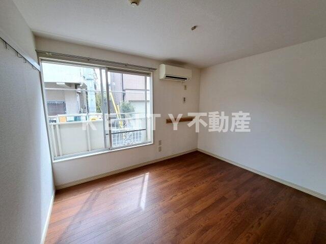 居室・リビング　こちらの居間で趣味の時間をお楽しみください