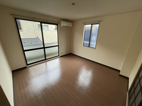 居室・リビング　※別部屋の写真です