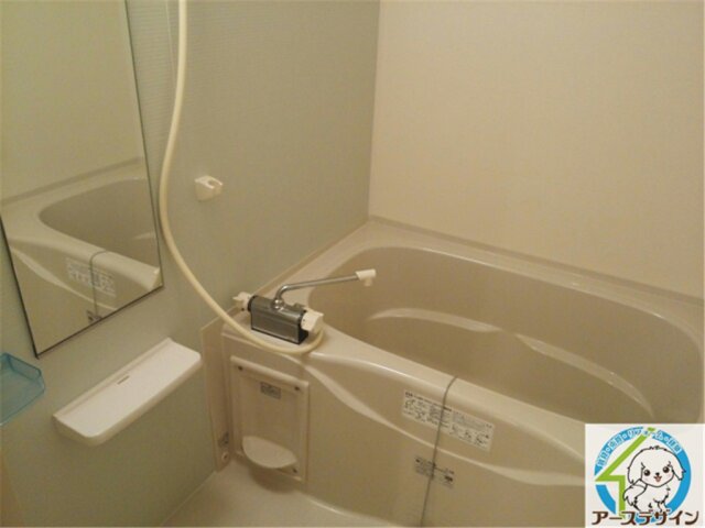 バス・シャワールーム　落ち着いた空間のお風呂です