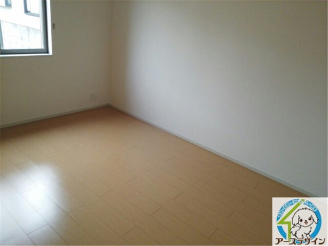 その他部屋・スペース　広くて明るい寝室