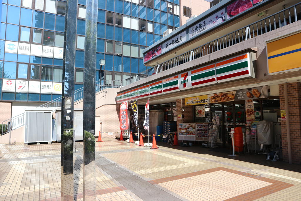 コンビニ　セブンイレブン品川西大井駅前店（コンビニ）まで680m