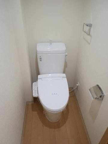 トイレ　キレイな個室空間です