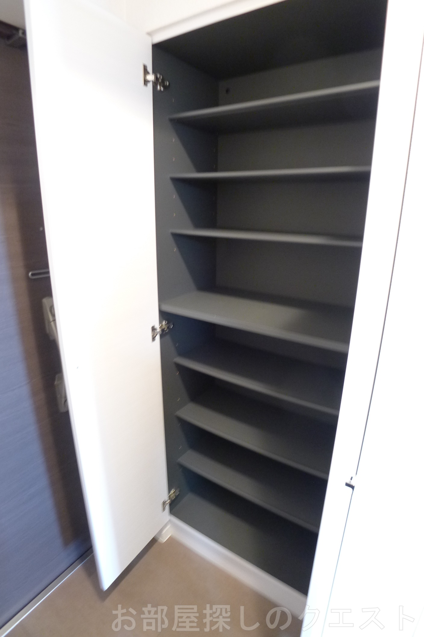 玄関　（写真は同タイプ）