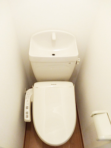 トイレ　温水洗浄機能付トイレ（同一仕様写真）