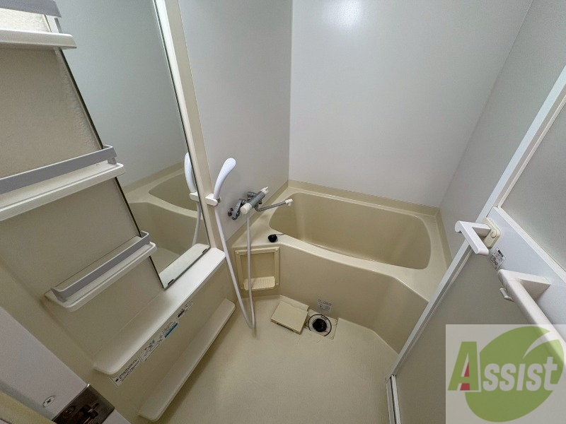 バス・シャワールーム　お風呂になります。一日の疲れを癒してくださいね。