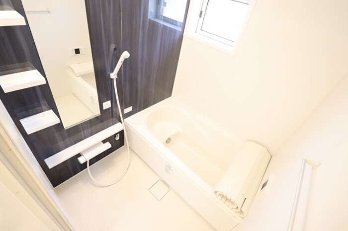 バス・シャワールーム　コンパクトで使いやすいお風呂です