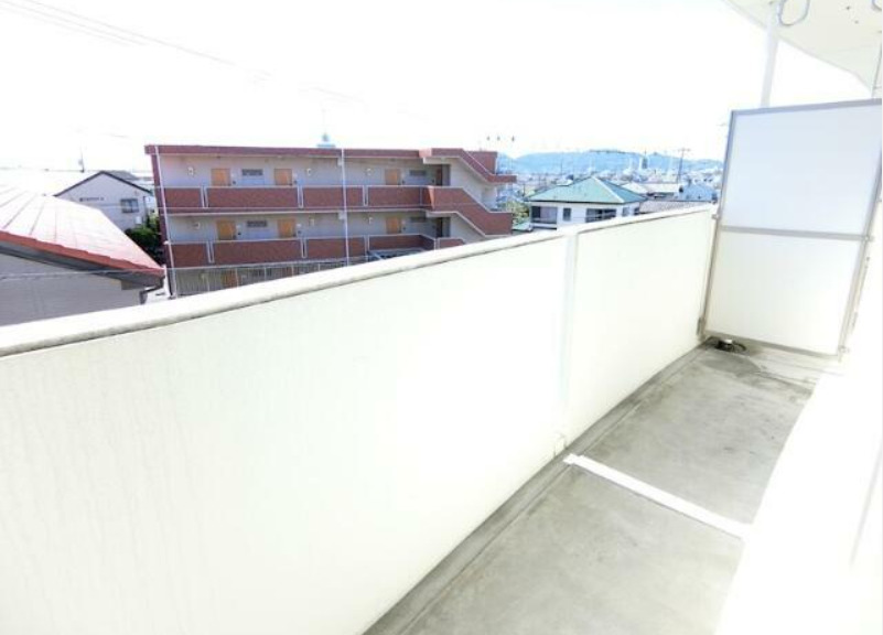 バルコニー　外からの目が気にならないバルコニーで洗濯物が干せます