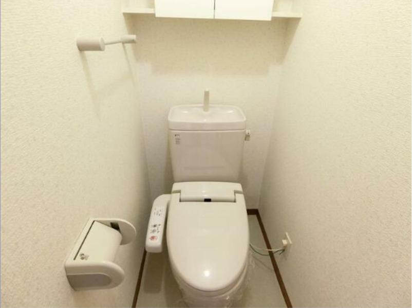 トイレ　落ち着いた色調のトイレです