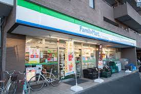 コンビニ　ファミリーマート 世田谷北沢四丁目店（コンビニ）まで318m