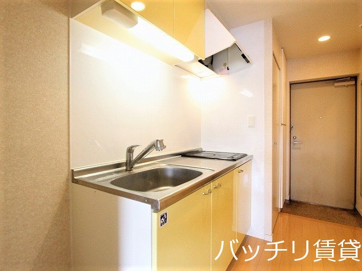 キッチン　画像は別号室の為、現状優先になります。