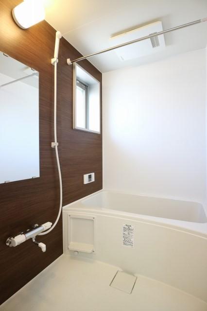 バス・シャワールーム　お風呂で日々の疲れを落としましょう