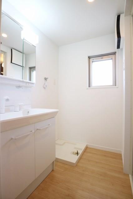 洗面設備　コンパクトで使いやすい洗面所