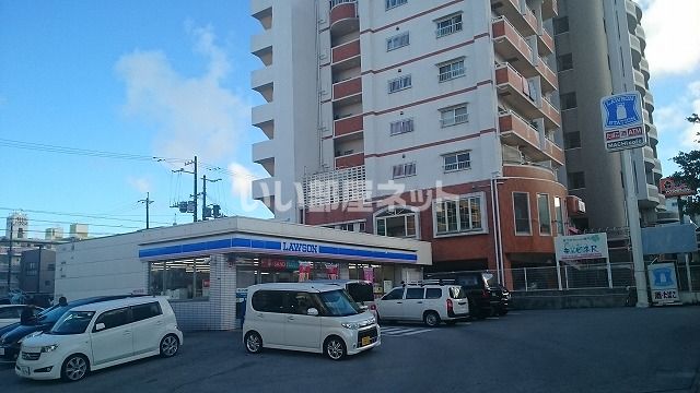 コンビニ　ローソン 那覇天久店（コンビニ）まで438m
