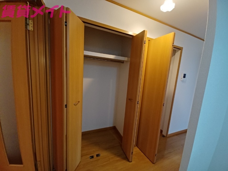 収納　同型反転参考写真