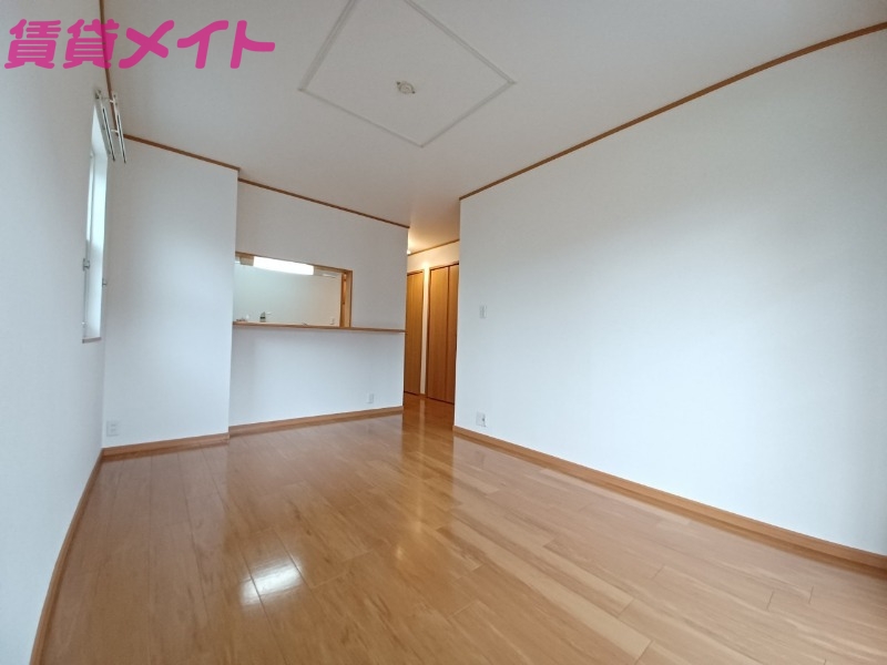 居室・リビング　同型反転参考写真