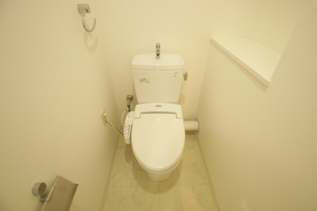 トイレ　※別室の参考写真の為、現況優先です。