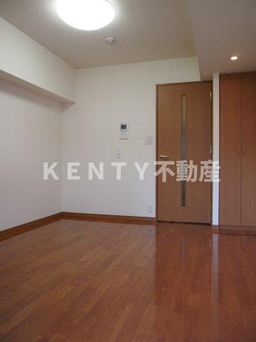 その他部屋・スペース　開放的な寝室です