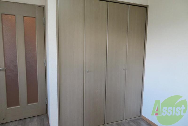 収納　洋室にあるクローゼットもなかなか大きそうですねー