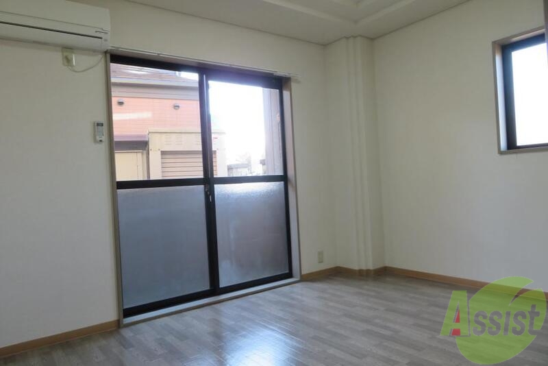 その他部屋・スペース　ベッドを置けば寝室の完成ですね、２面採光がいいですね