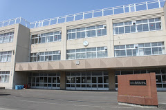 小学校　札幌市立新陵東小学校（小学校）まで699m