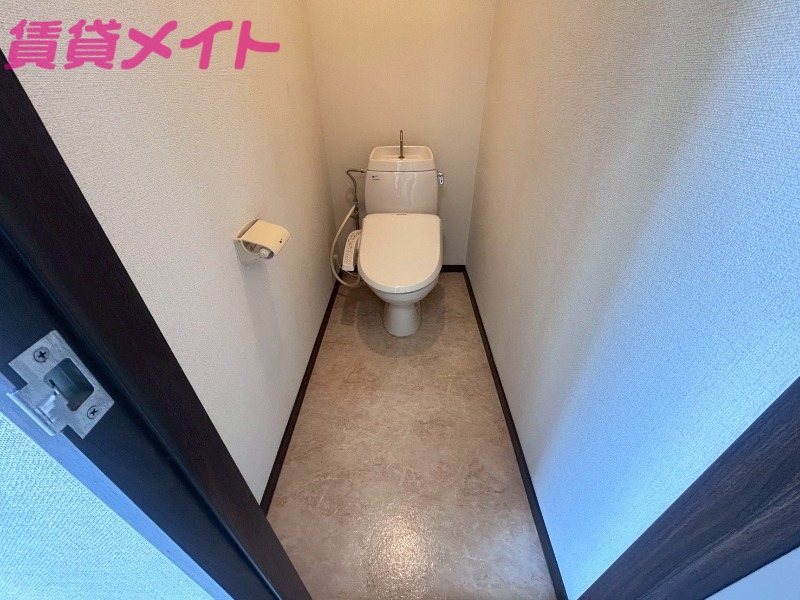 トイレ　同物件別部屋の写真です