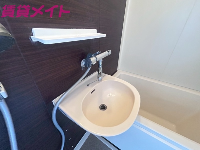 洗面設備　同物件別部屋の写真です