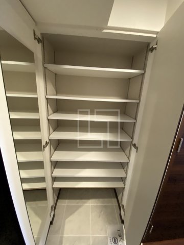 収納　グランカーサ難波元町　シューズボックス