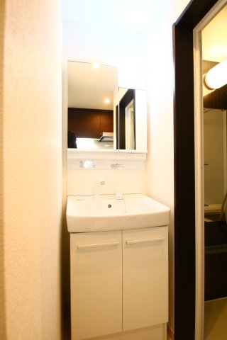 洗面設備　「あると便利な独立洗面台です」