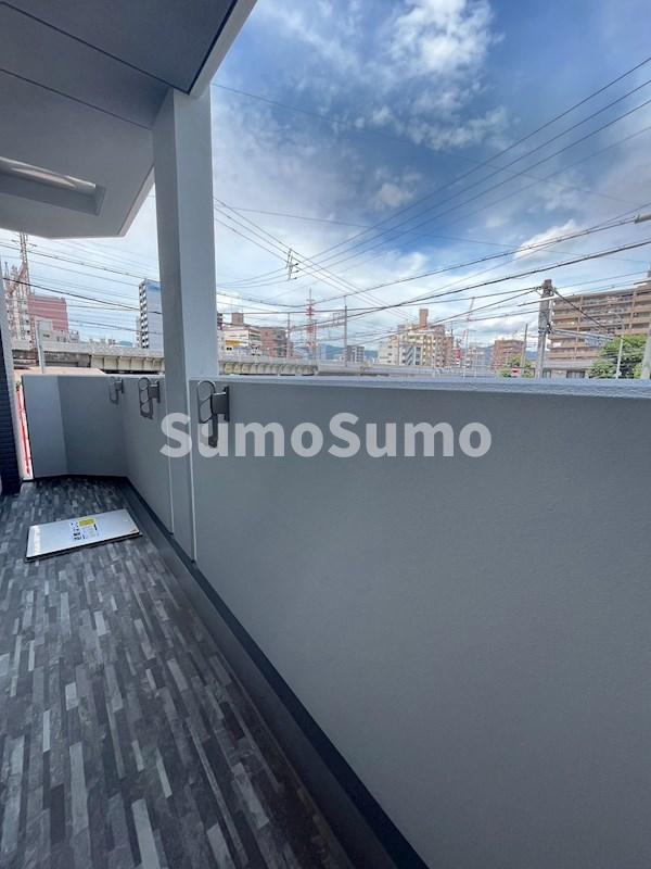 バルコニー　暖かな日差しのふりそそぐバルコニー