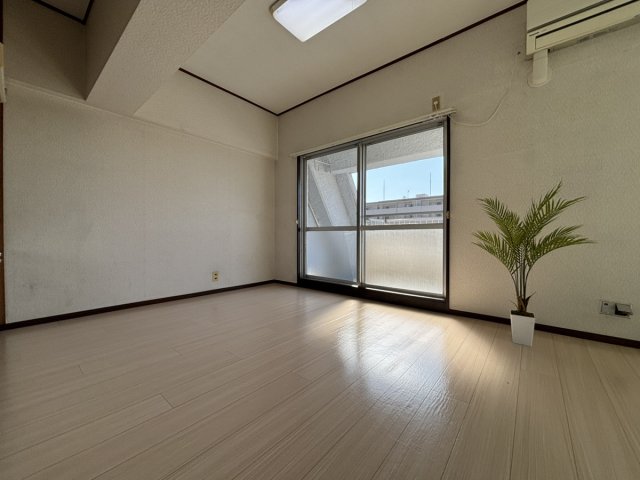 居室・リビング　ゆったり過ごせる居間です