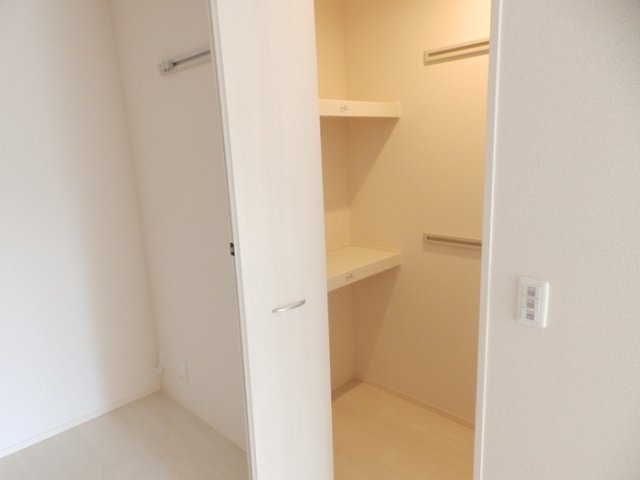 収納　ワンステップクローゼット