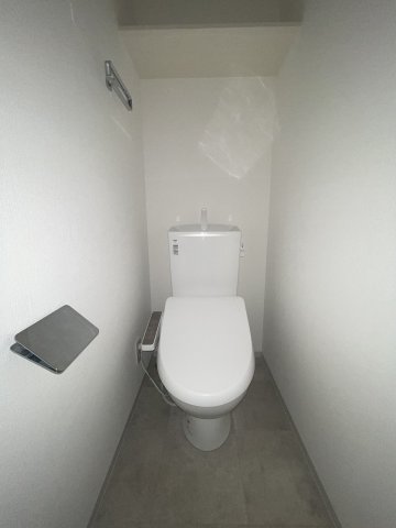 トイレ　温水洗浄便座です。