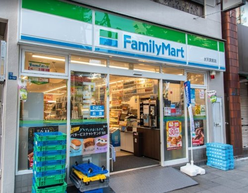 コンビニ　ファミリーマート 水天宮前店（コンビニ）まで645m