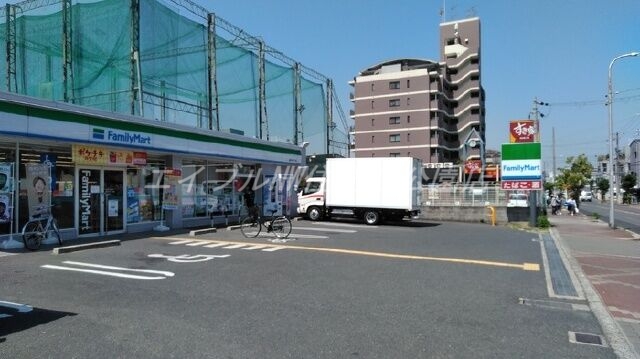 コンビニ　ファミリーマート遠里小野二丁目店（コンビニ）まで151m