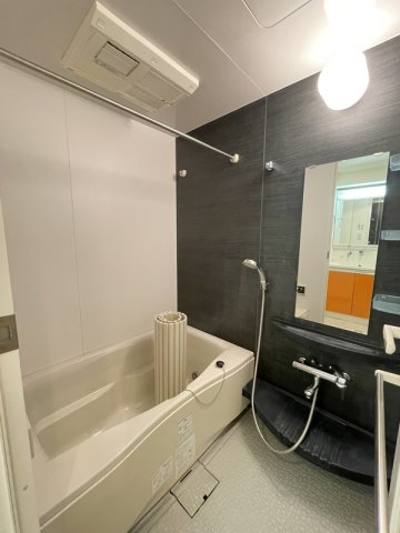 バス・シャワールーム　浴室乾燥機付き♪