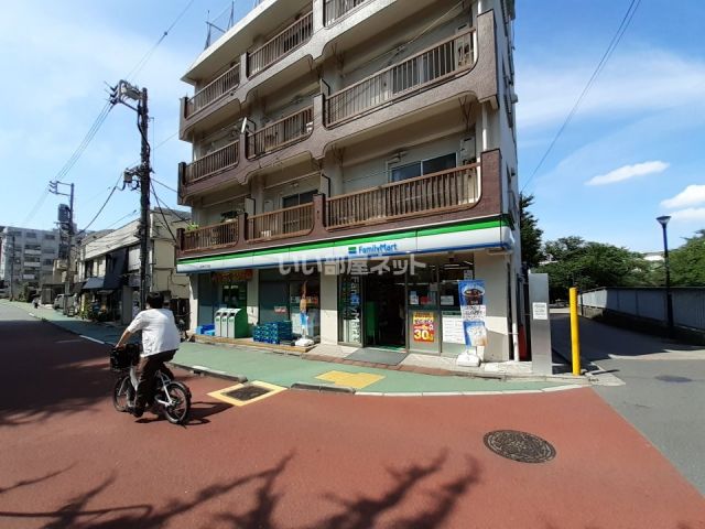 コンビニ　ファミリーマート 東中野五丁目店（コンビニ）まで424m